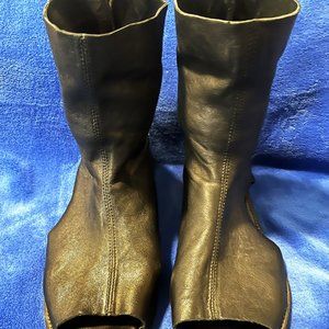 FREE PEOPLE Black Leather Sandals w/Zipper Back EUC Size 38